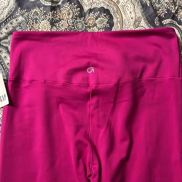 *NWT* GapFit capri workout leggings - Picture 2 of 5